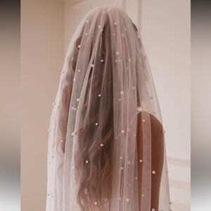 Elegant Pearl-Embellished White Veil